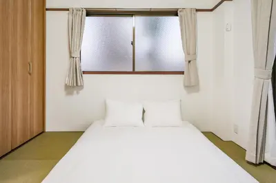 a bedroom with a white bed and a window at Fuukanto Kinshicho BNB in Tokyo