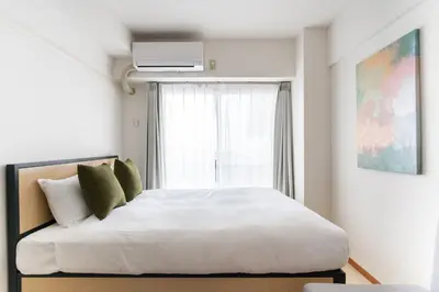 a bedroom with a white bed with a window at Access\u6587\u4eac\u5927\u585a in Tokyo