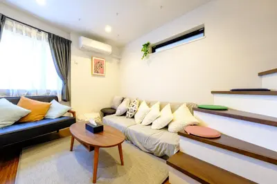 a living room with a couch and a table at Shinjuku-Nakano Residence -\u6771\u4e2d\u91ce\u30de\u30f3\u30b9\u30ea\u30fc\u30cf\u30a6\u30b9 - 3\u968e\u5efa\u3066\u5c4b\u4e0a\u4ed8\u304d\u306e1\u68df\u8cb8\u3057\u5207\u308a - \u6700\u59277\u540d in Tokyo