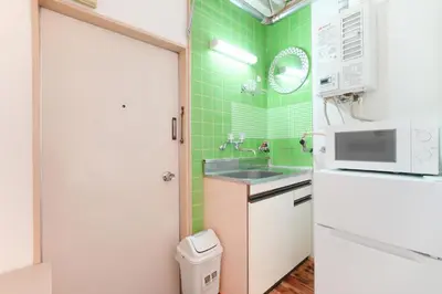 a small kitchen with a sink and a microwave at Monthly Stay Furnished Apartment \u6c60\u888b\u99c5\u5f92\u6b69 5\u5206 Mejiro Yasu Hotel in Tokyo