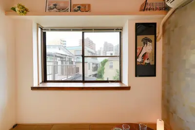 a window in the corner of a room at Monthly Stay Furnished Apartment \u6c60\u888b\u99c5\u5f92\u6b69 5\u5206 Mejiro Yasu Hotel in Tokyo