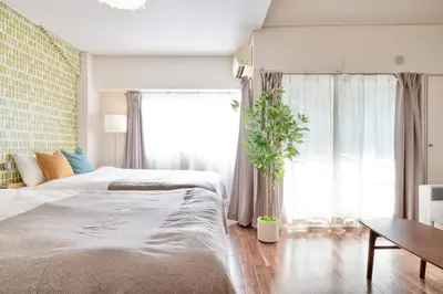 a bedroom with two beds and a window at \u30b6\u30eb\u30c4\u66f3\u821f in Tokyo