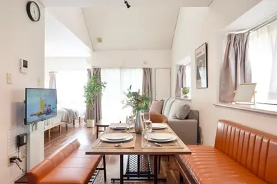 a living room with a table and a couch at \u30b6\u30eb\u30c4\u66f3\u821f in Tokyo