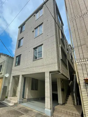 a large brick building with a balcony on it at \u5bbf\u6816\u4e21\u56fd in Tokyo
