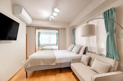 a hotel room with a bed and a couch at \u6771\u771f\u30d3\u30eb3f in Tokyo