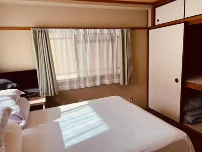 a bedroom with a white bed and a window at Skytree Residence \u9326\u7cf8\u753a \u99c5\u304b\u3089600M\u5f92\u6b698\u5206 in Tokyo
