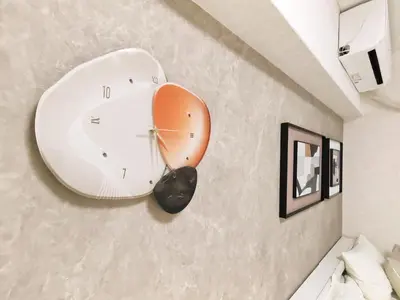 a clock on the wall of a room at G35\u65b0\u5bbf\u6700\u4e2d\u5fc3 \u6771\u65b0\u5bbf\u7ad95\u5206-Shinjuku center 5 mins to st, Max 4P \u65b0\u5bbf \u6d89\u8c37 \u8868\u53c2\u9053 \u6c60\u888b \u4e0a\u91ce \u4ee3\u4ee3\u6728 \u94f6\u5ea7 \u539f\u5bbf in Tokyo
