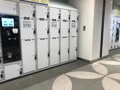 a row of lockers in a store at \u30ea\u30d6\u30b7\u30c6\u30a3\u9326\u7cf8\u753a\u53c2\u756a\u9928\u4e0a\u5c64\u968e\u773a\u671b\u826f\u597d\u5317\u6b27\u30eb\u30fc\u30e0, Akihabara 6mins, Tokyo 8 mins, Direct to Narita Airport \u6210\u7530\u7a7a\u6e2f\u76f4\u9054 in Tokyo