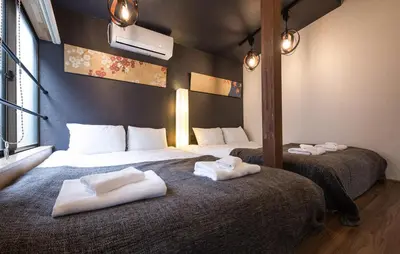 two beds in a room with towels on them at The Villa Ebisu RED\u60e0\u6bd4\u5bff\u99c5\u5f92\u6b658\u5206\u9759\u304b\u306a\u4f4f\u5b85\u5730 in Tokyo
