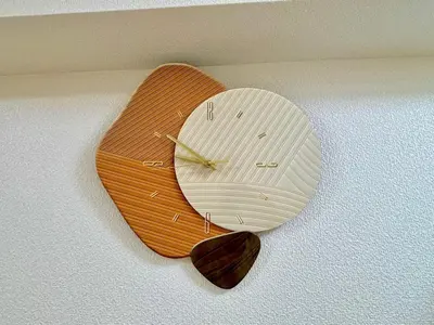 a wooden clock hanging on a wall at B2-Shinjuku center 3mins to ST Max 4P-\u65b0\u5bbf\u4e2d\u5fc3 \u5927\u4e45\u4fdd\u99c53\u5206\u949f \u8d85\u7ea7\u5546\u5708\u4ea4\u901a\u67a2\u7ebd \u6b65\u884c\u5230\u65b0\u5bbf\u6b4c\u821e\u4f0e\u753a \u5c71\u624b\u7dda\u76f4\u8fbe\u6e0b\u8c37\u9280\u5ea7\u6c60\u888b in Tokyo