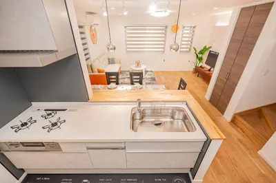 a kitchen with a sink and a stove at \u65b0\u7b51Jr\u5c71\u624b\u7dda\u9daf\u8c37\u5f92\u6b653\u5206\u76f4\u8fbe\u4e0a\u91ce \u79cb\u53f6\u539f \u65b0\u5bbf \u6da9\u8c37 \u6c60\u888b \u539f\u5bbf \u94f6\u5ea7 \u6210\u7530\u673a\u573a\u72ec\u680b\u56db\u5c42110\u5e73\u522b\u5885 in Tokyo