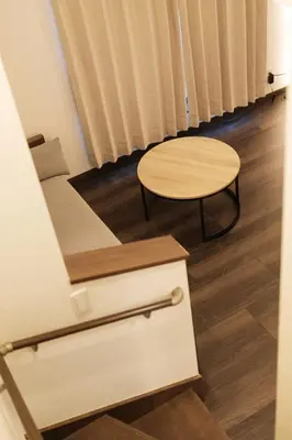 a small room with a table and a couch at japan house \u30f4\u30a3\u30e9\u8cb8\u5207\u6771\u5411\u5cf6\u99c55\u5206\u30b9\u30ab\u30a4\u30c4\u30ea\u30fc\u8fd1\u304f\u4e09\u53f7\u9928 in Tokyo