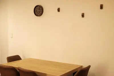 a table with chairs and a clock on a wall at japan house \u30f4\u30a3\u30e9\u8cb8\u5207\u6771\u5411\u5cf6\u99c55\u5206\u30b9\u30ab\u30a4\u30c4\u30ea\u30fc\u8fd1\u304f\u4e09\u53f7\u9928 in Tokyo