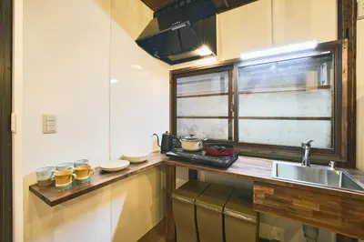 a kitchen with a counter with a sink and a window at \u548c\u6c23\u4f1a\u3005\u66f3\u821f Wakiaiai Hikihune in Tokyo