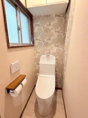 a bathroom with a white toilet in a room at \u98a8\u82b1Fuka\u6c11\u6cca\u5927\u68ee\u897f001 in Tokyo