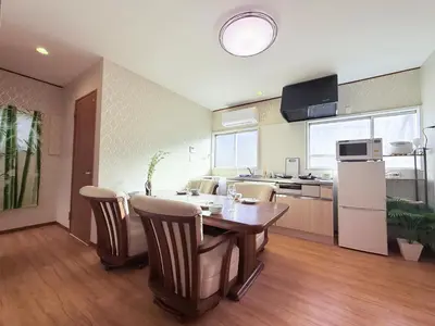 a kitchen and dining room with a table and chairs at \u98a8\u82b1Fuka\u6c11\u6cca\u5927\u68ee\u897f001 in Tokyo