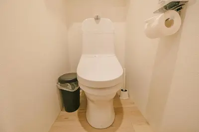 a bathroom with a toilet and a trash can at Apb \u4e24\u56fd in Tokyo