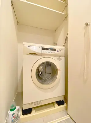 a washer and dryer in a small room at Pangoo Shinagawa Room 306 - Vacation STAY 18372 in Tokyo