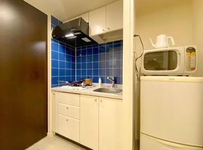 a small kitchen with a sink and a microwave at Pangoo Shinagawa Room 406 - Vacation STAY 18375 in Tokyo