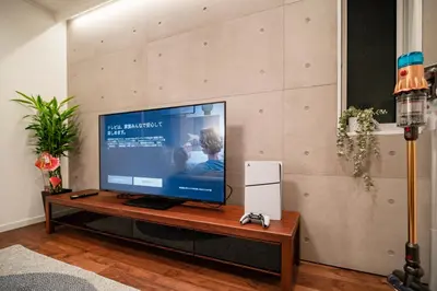 a television sitting on a table in a living room at \u5168\u65b0\u4e09\u4e4b\u8f6e\u8c6a\u534e\u4e00\u6237\u5efaa\u680b in Tokyo