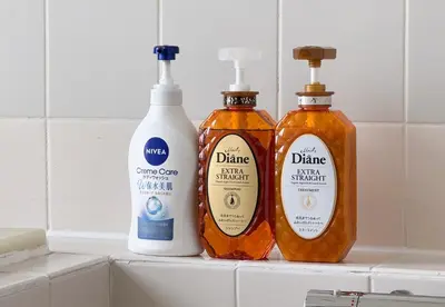 three bottles of cleaner on a shelf in a bathroom at \u30ab\u30e1\u30ea\u30a2\u30d3\u30eb in Tokyo
