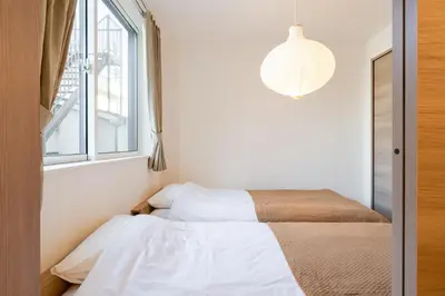 a bedroom with a bed and a window at Househotel EKODA 201 HE21 in Tokyo