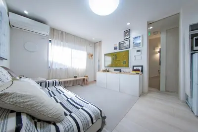 a bedroom with a bed and a tv in it at \u65b0\u5bbf\u539f\u753a\u8cb8\u5207\u4e00\u8ed2\u5bb6 in Tokyo