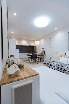 a living room with a kitchen and a dining room at \u65b0\u5bbf\u539f\u753a\u8cb8\u5207\u4e00\u8ed2\u5bb6 in Tokyo
