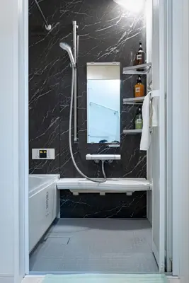 a bathroom with a shower and a sink and a mirror at \u65b0\u5bbf\u539f\u753a\u8cb8\u5207\u4e00\u8ed2\u5bb6 in Tokyo