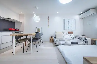 a living room with a bed and a table at \u65b0\u5bbf\u539f\u753a\u8cb8\u5207\u4e00\u8ed2\u5bb6 in Tokyo