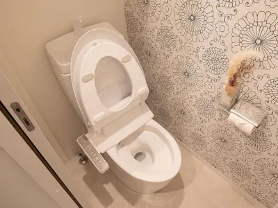 a bathroom with a white toilet in a stall at \u685c\u306e\u5ddd50 \u6771\u4eac\u6674\u7a7a\u585410\u5206\u949f\u672c\u6240\u543e\u59bb\u6a4b\u99c55\u5206\u949f5\u4eba\u623f\u4e28 Tokyo skytree 10 mins Honjo Azumabashi 5 minutes5 people in Tokyo