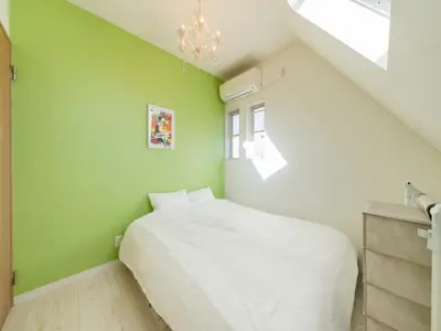 a bedroom with a white bed and a green wall at Shinjuku 2min 140 Square meters VR Switch Photo Booth pc in Tokyo