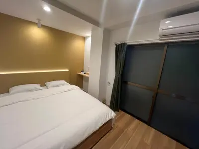a bedroom with a white bed and a window at saiei hotel 201 in Tokyo