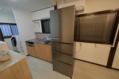a kitchen with a large stainless steel refrigerator at \u30b5\u30f3\u30e9\u30a4\u30ba\u7530\u7aef\u65b0\u753a\u30cf\u30a6\u30b9 in Tokyo