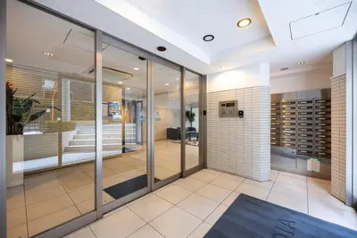 an office lobby with glass doors and a tile wall at \u30ec\u30b8\u30c7\u30a3\u30a2\u4e2d\u843d\u5408a in Tokyo