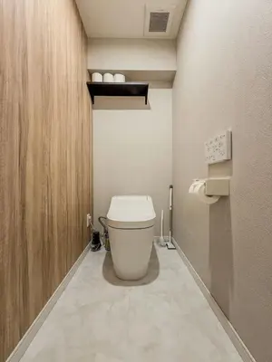 a bathroom with a white toilet in a room at \u7af9\u5185\u30d3\u30eb in Tokyo