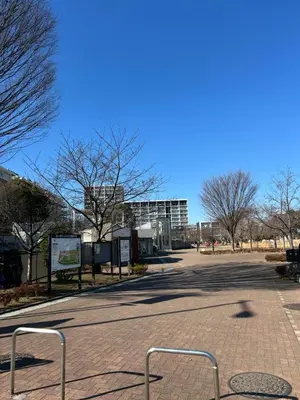 an empty street with a building in the background at \u6c60\u888b\u5de3\u9d28\u30cf\u30a6\u30b9\u4e00\u68df\u4e38\u3054\u3068\u8cb8\u5207\u308aIkebukuro Sugamo House-Private Entire Building in Tokyo