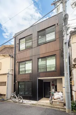 a building with two bikes parked in front of it at \u53f0\u6771\u533a\u53f0\u6771\u3067\u5feb\u9069\u306a\u5bbf\u6cca\u3092\u6d45\u8349 \u4e0a\u91ce\u89b3\u5149\u306e\u62e0\u70b9\u306b 201 in Tokyo