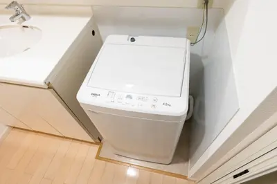 a washing machine in a bathroom with a sink at Ms\u30d3\u30ebll in Tokyo