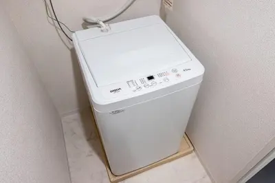 a white washing machine in a corner of a refrigerator at \u30eb\u30af\u30ec\u521d\u53f0 in Tokyo