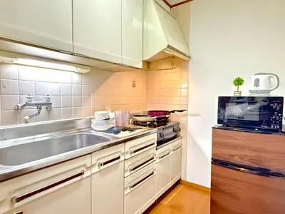 a kitchen with a sink and a stove at Ikebukuro Sugamo\u99c5\u8fd1\u6700\u592710\u4eba\u53ef in Tokyo