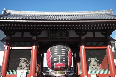 a pagoda with a japanese mask on it at Shinkian Kameido Kinshicho -\u795e\u4e80\u5eb5 \u4e80\u6238 \u9326\u7cf8\u753a- JR\u4e80\u6238\u99c5\u5f92\u6b696\u5206 1\u68df\u8cb8\u5207 \u30ea\u30ce\u30d9\u30fc\u30b7\u30e7\u30f3\u6e08\u307f\u306e\u548c\u98a8\u5bbf \u7121\u6599Wi-Fi in Tokyo
