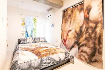 a bedroom with a bed and a large painting at TOKYO SKYTREE Cat house \u62bc\u4e0a\u99c5\u5f92\u6b696\u5206 \u6d45\u8349 in Tokyo