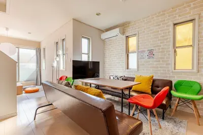 a living room with a couch and a table at \u5927\u5cf65\u4e01\u76ee in Tokyo