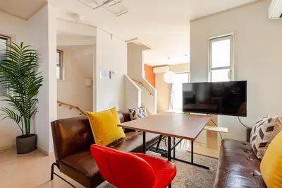 a living room with a table and chairs and a tv at \u5927\u5cf65\u4e01\u76ee in Tokyo