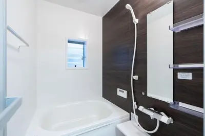 a bathroom with a tub and a toilet and a sink at \u4eac\u5cf63\u4e01\u76ee\u8cb8\u6238\u5efa in Tokyo