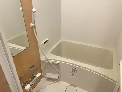 a small bathroom with a tub and a sink at COMMA HOUSE Kitaikebukuro 302 in Tokyo