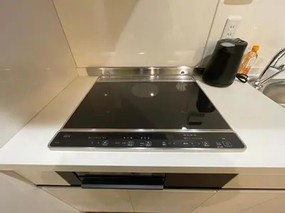 a tablet computer sitting on top of a kitchen counter at \u304a\u5bbf\u5be7\u3005\u6771\u4eac\u5e73\u548c\u5cf6 \u99c54\u5206 \u7fbd\u7530\u7a7a\u6e2f15\u5206 in Tokyo