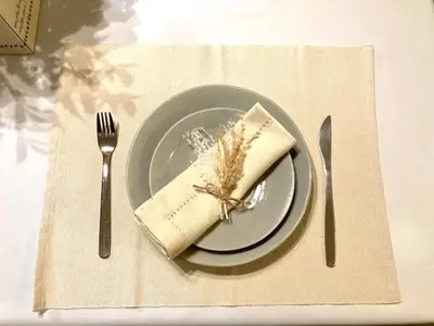 a plate with a napkin and a fork and knife at \u30aa\u30fc\u30d7\u30f3\u7279\u4fa1 \u5317\u658e \u5bcc\u58eb\u306e\u9593 \u6c60\u888b4\u5206 \u65b0\u5bbf16\u5206 \u6e0b\u8c3721\u5206 in Tokyo
