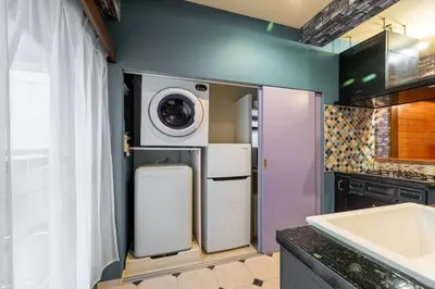a laundry room with a washer and dryer at -Blue sky4F- \u4e09\u30ce\u8f2a\u30ea\u30d3\u30f3\u30b0\u5e83\u3044\u3086\u3063\u305f\u308a\u533a\u9593\u30b7\u30f3\u30d7\u30eb\u306a\u7d20\u6575\u306a\u73cd\u3057\u3044\u5e83\u3044\u304a\u5bb6 in Tokyo